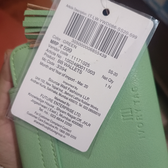 Cute Bi-fold wallet 💚 - Picture 7 of 9